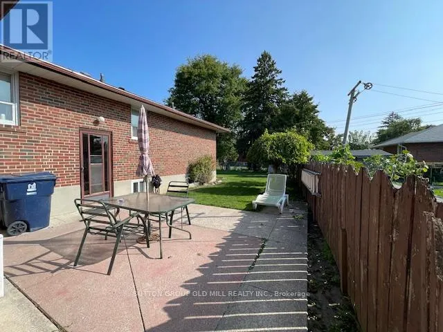 55 SUN ROW DRIVE
