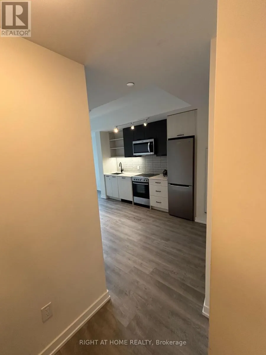 812 - 2300 ST. CLAIR AVENUE W