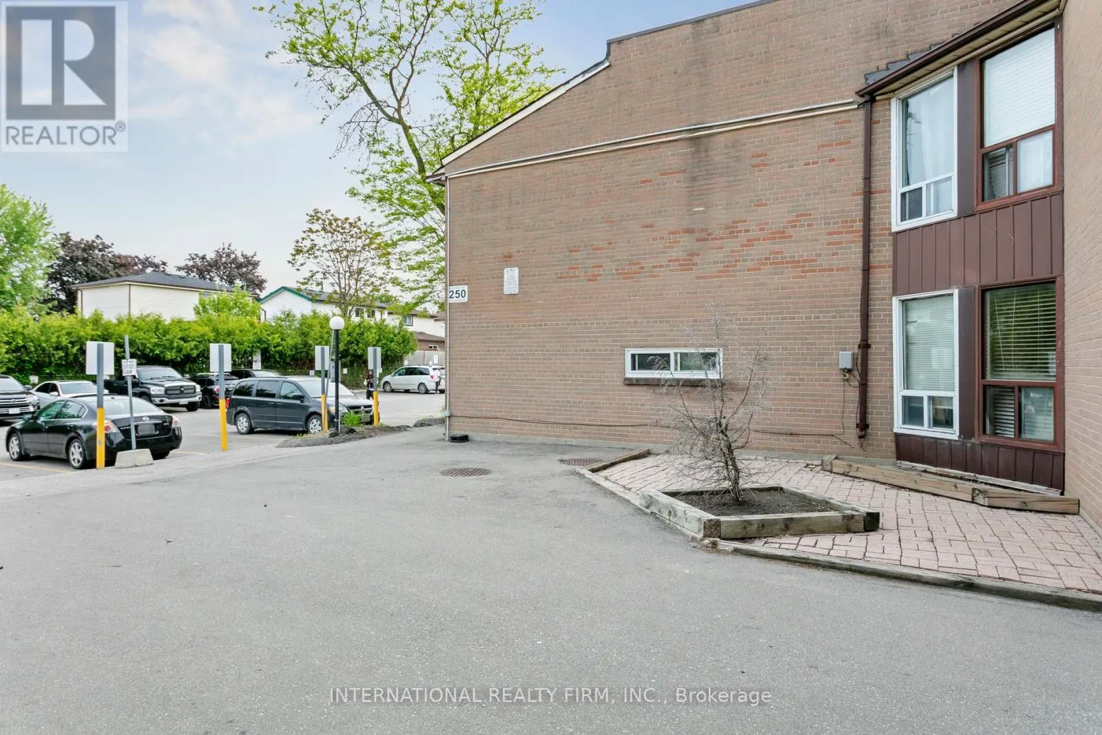 106 - 250 JOHN GARLAND BOULEVARD