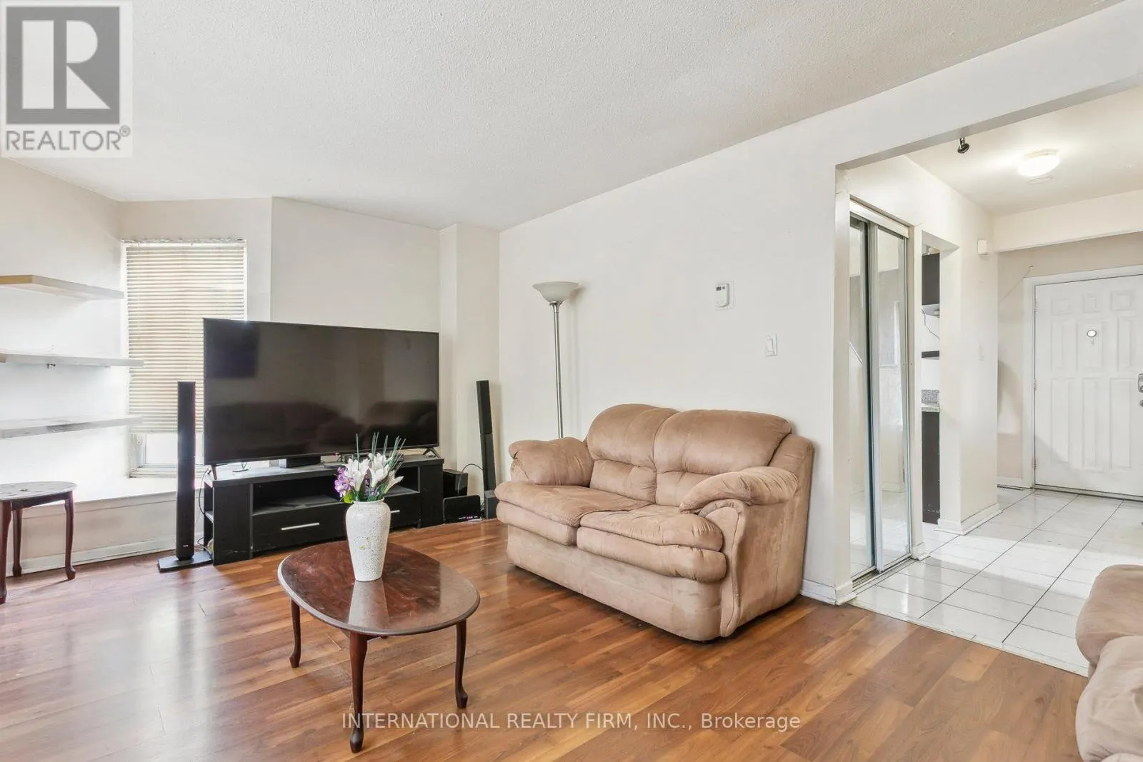 106 - 250 JOHN GARLAND BOULEVARD