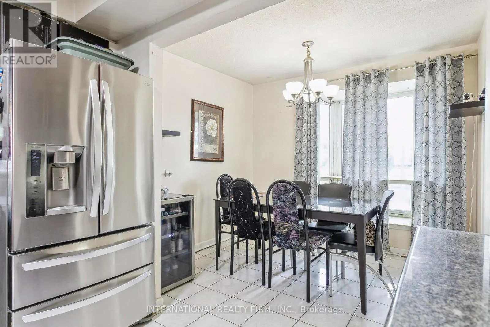 106 - 250 JOHN GARLAND BOULEVARD
