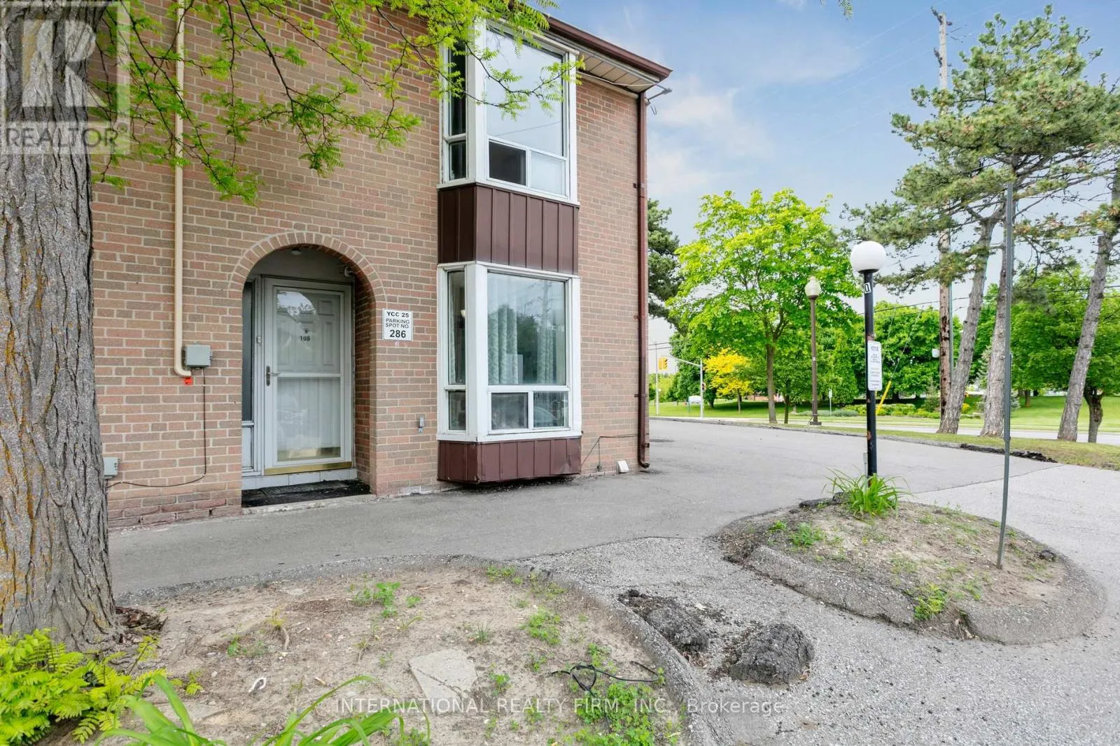 106 - 250 JOHN GARLAND BOULEVARD