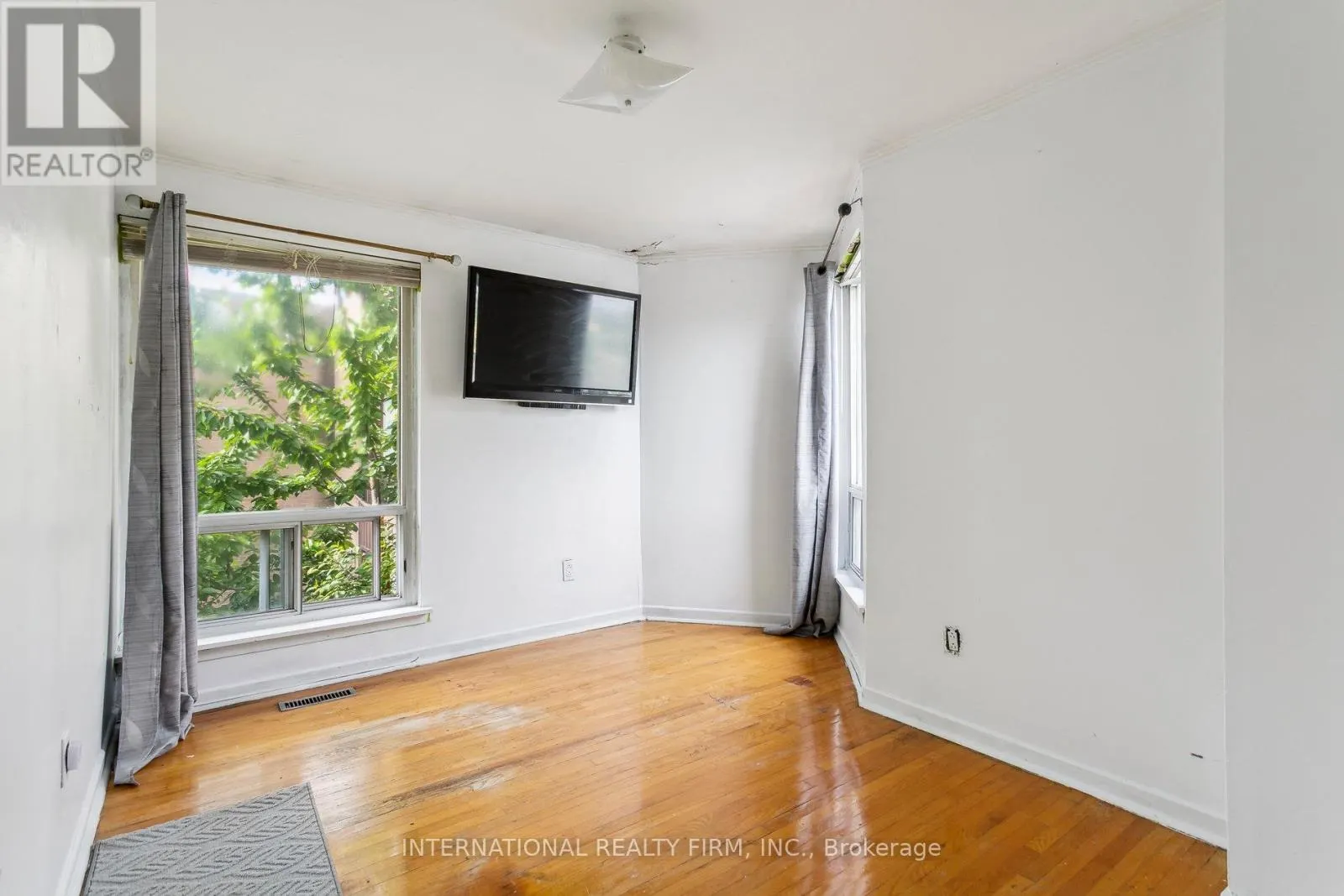 106 - 250 JOHN GARLAND BOULEVARD
