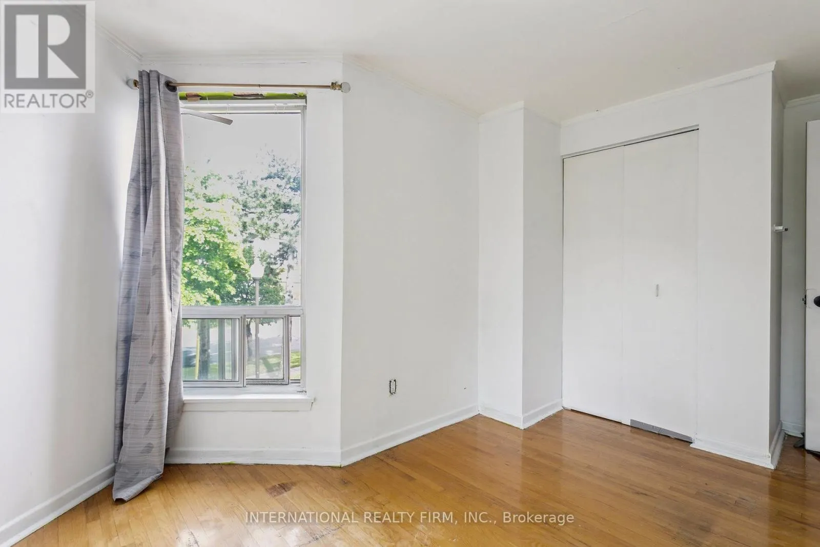 106 - 250 JOHN GARLAND BOULEVARD