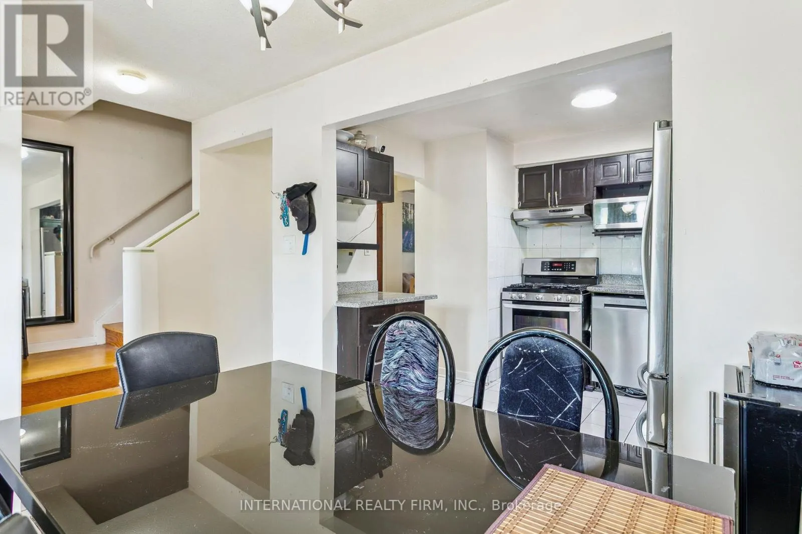 106 - 250 JOHN GARLAND BOULEVARD