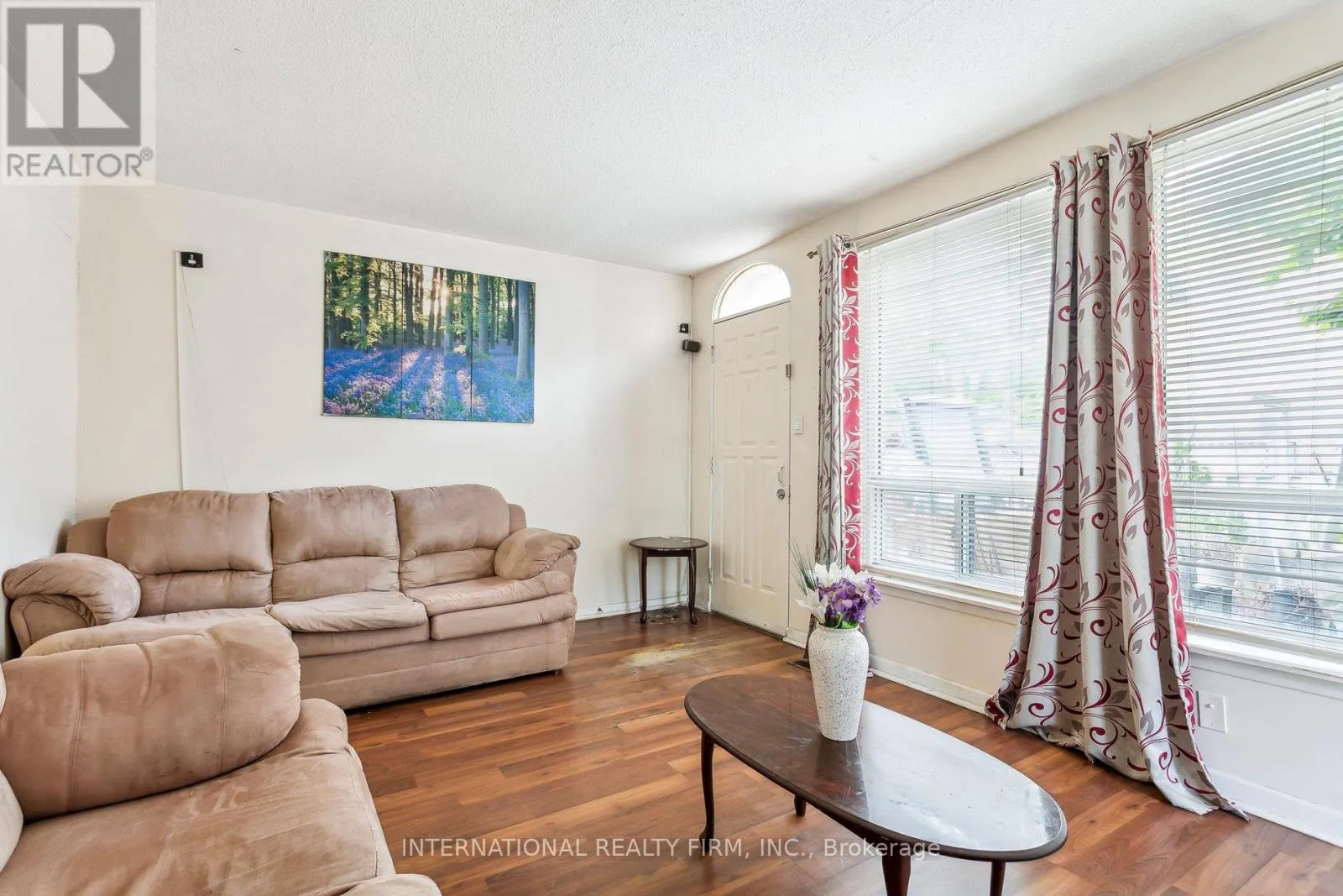 106 - 250 JOHN GARLAND BOULEVARD