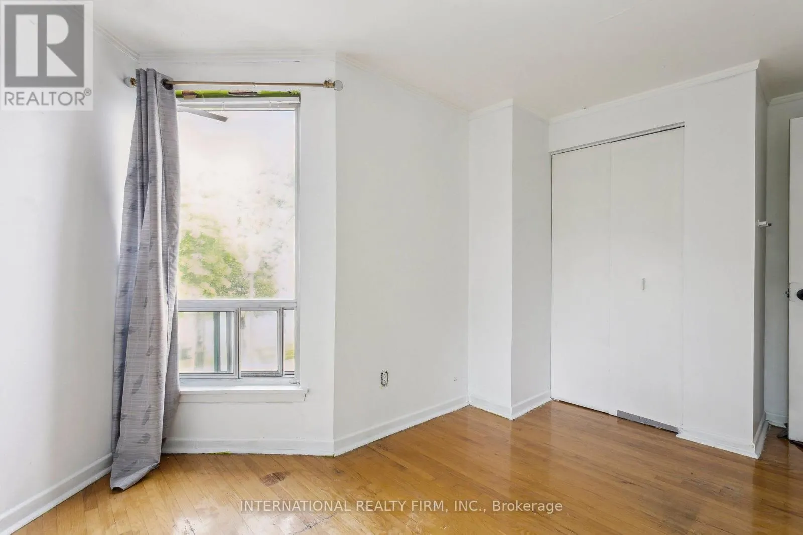 106 - 250 JOHN GARLAND BOULEVARD