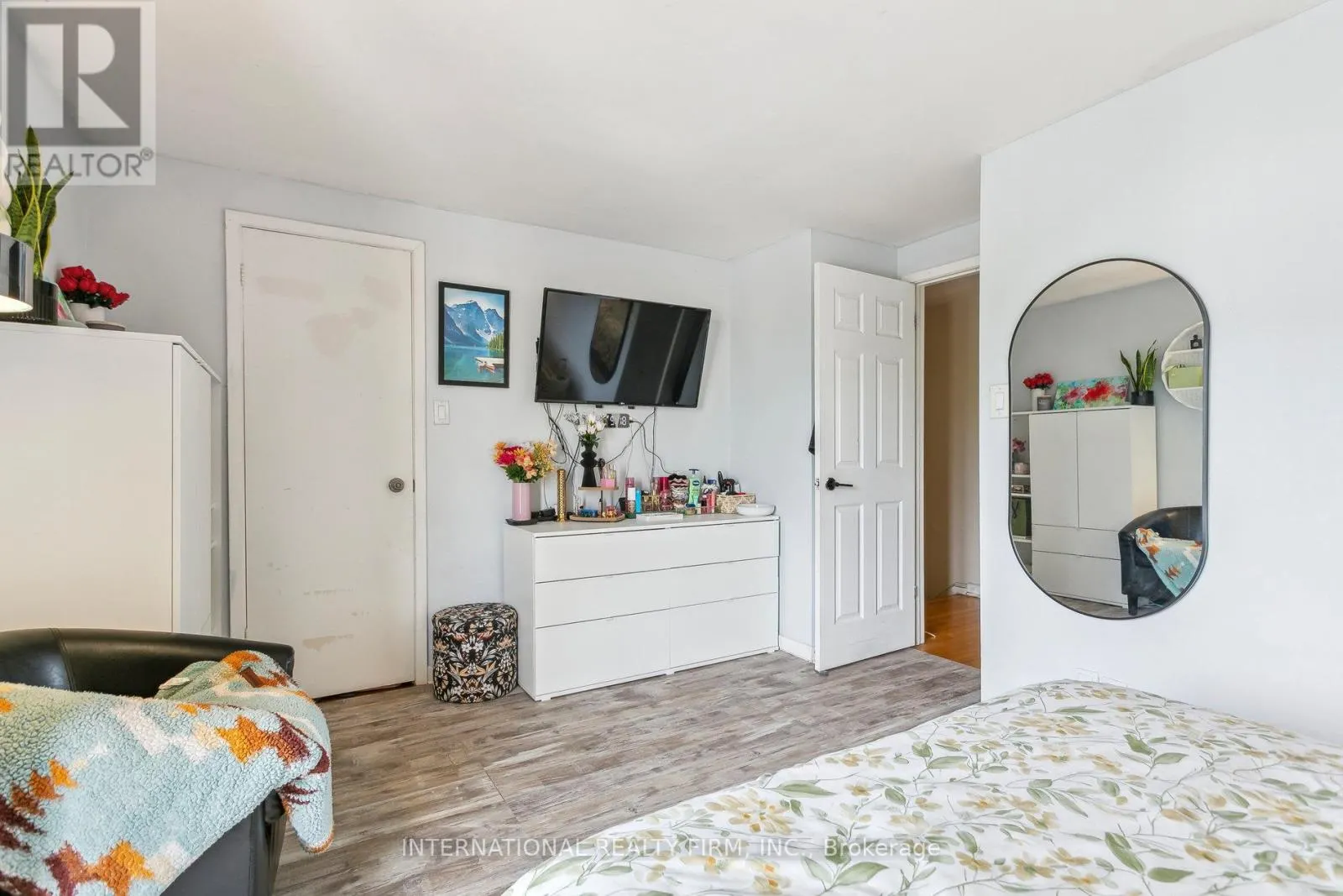 106 - 250 JOHN GARLAND BOULEVARD