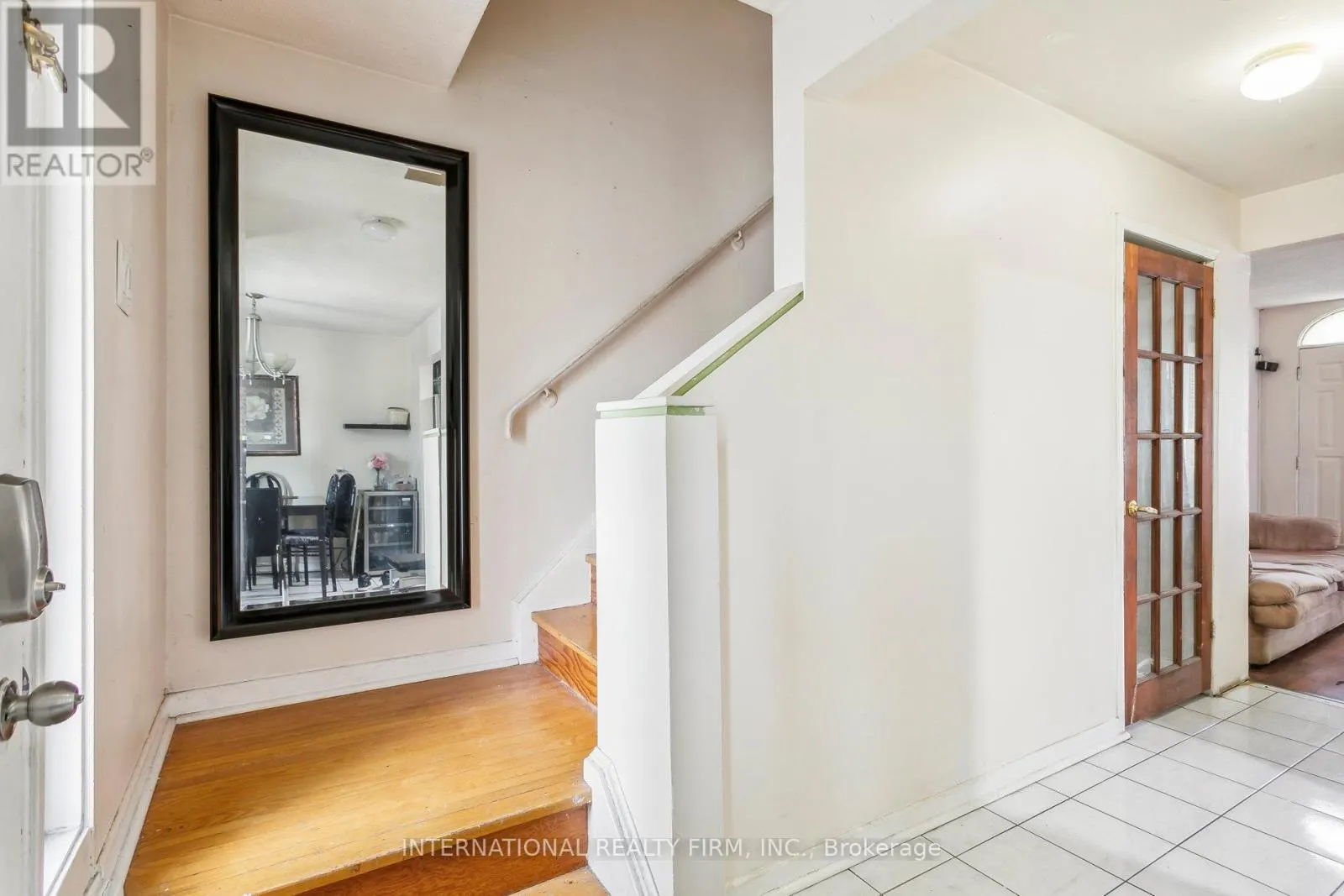 106 - 250 JOHN GARLAND BOULEVARD