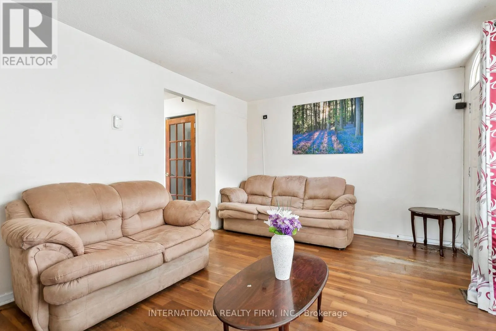 106 - 250 JOHN GARLAND BOULEVARD