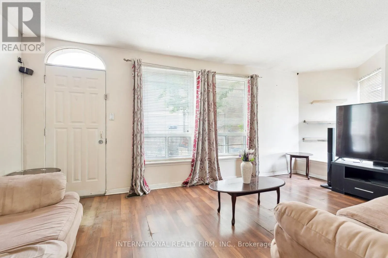 106 - 250 JOHN GARLAND BOULEVARD