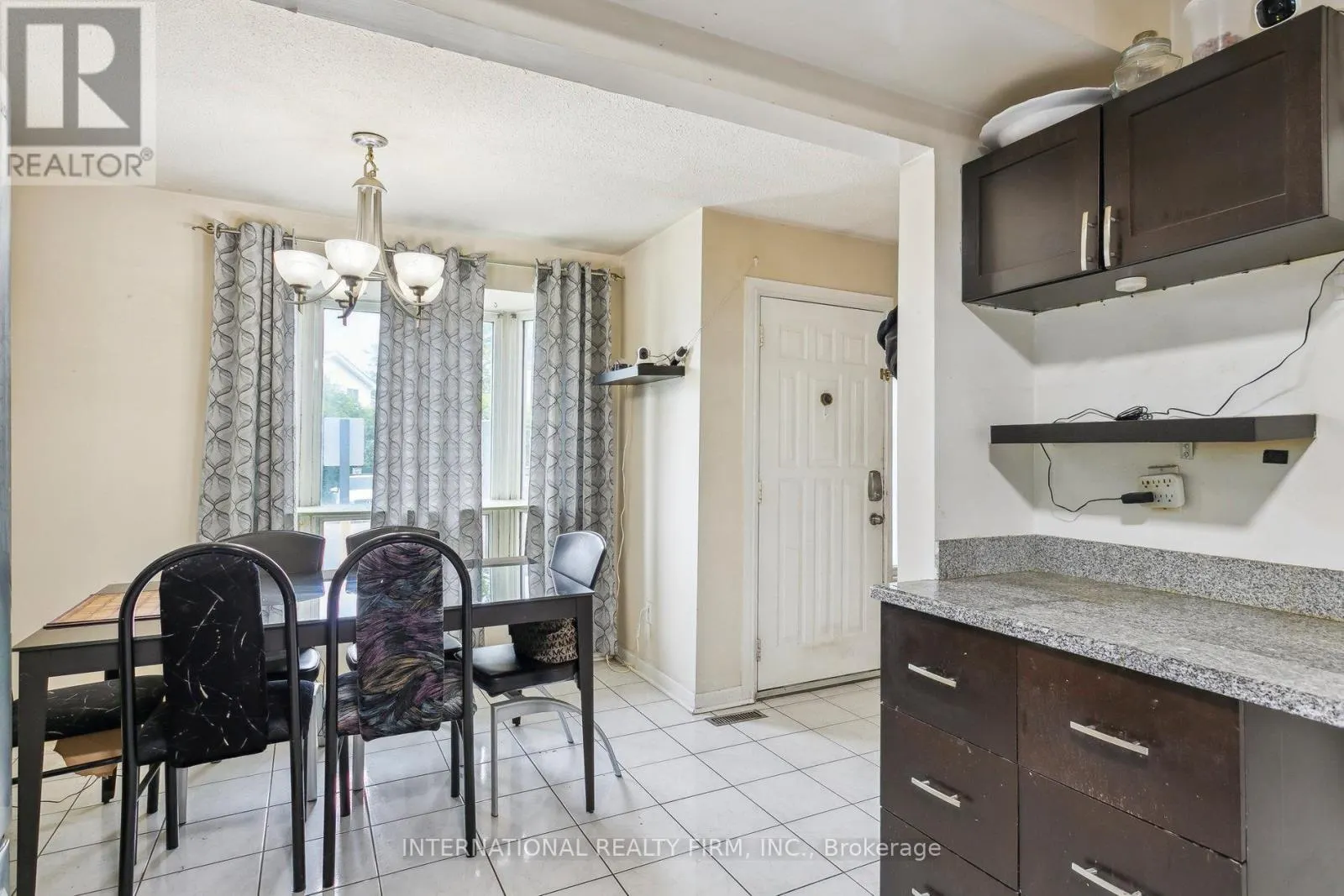 106 - 250 JOHN GARLAND BOULEVARD