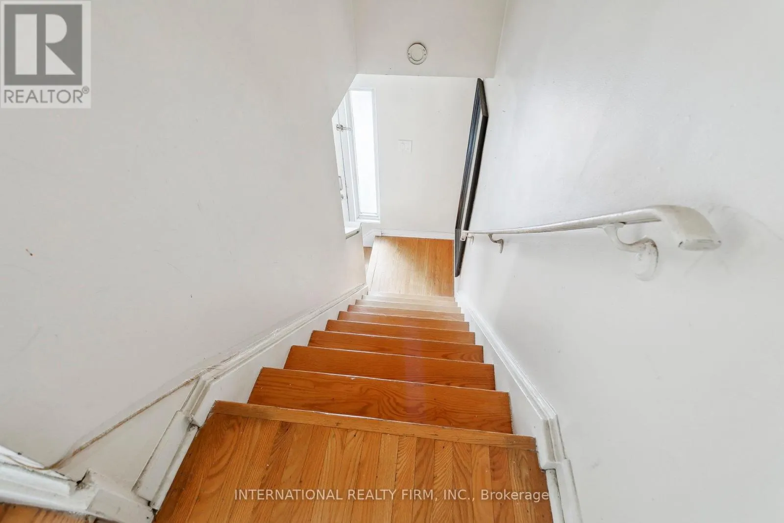 106 - 250 JOHN GARLAND BOULEVARD