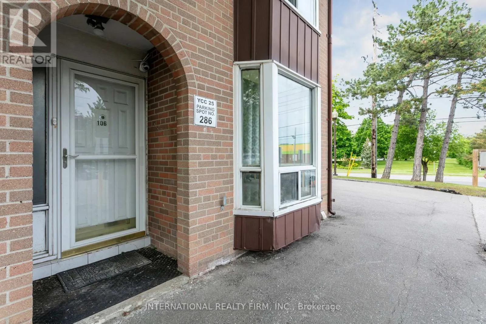 106 - 250 JOHN GARLAND BOULEVARD