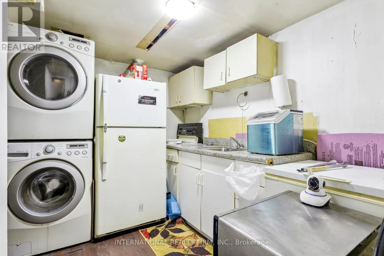 106 - 250 JOHN GARLAND BOULEVARD