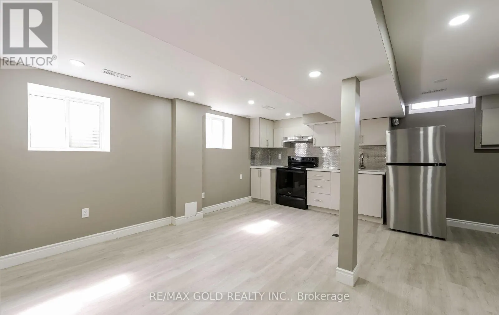 11 HURONIA COURT