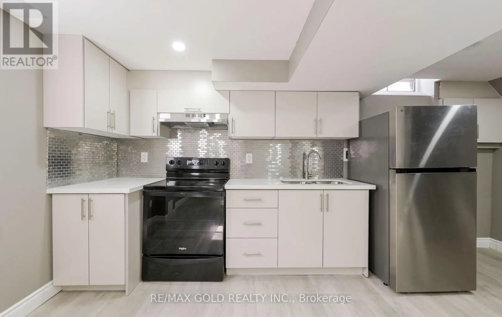 11 HURONIA COURT
