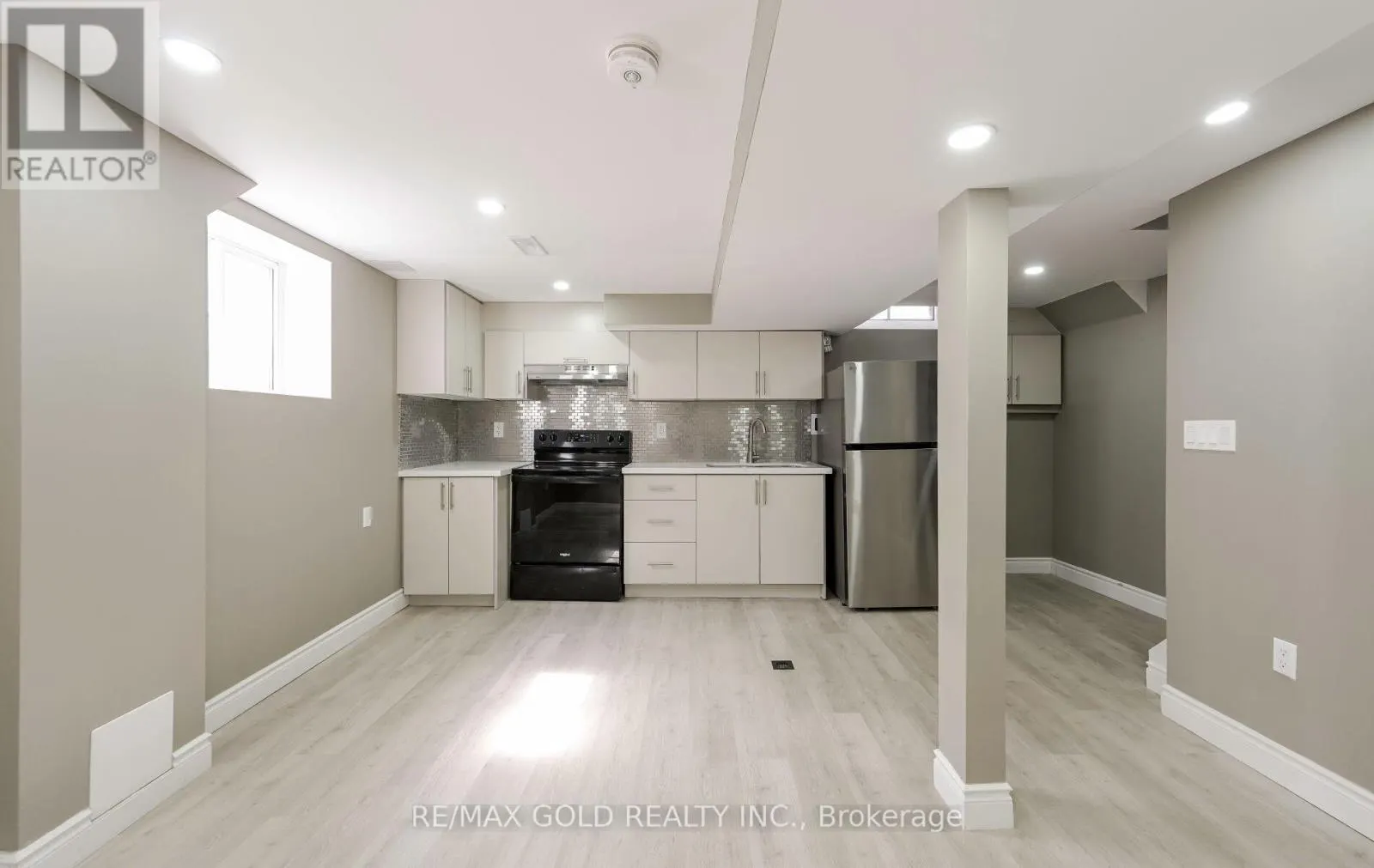 11 HURONIA COURT