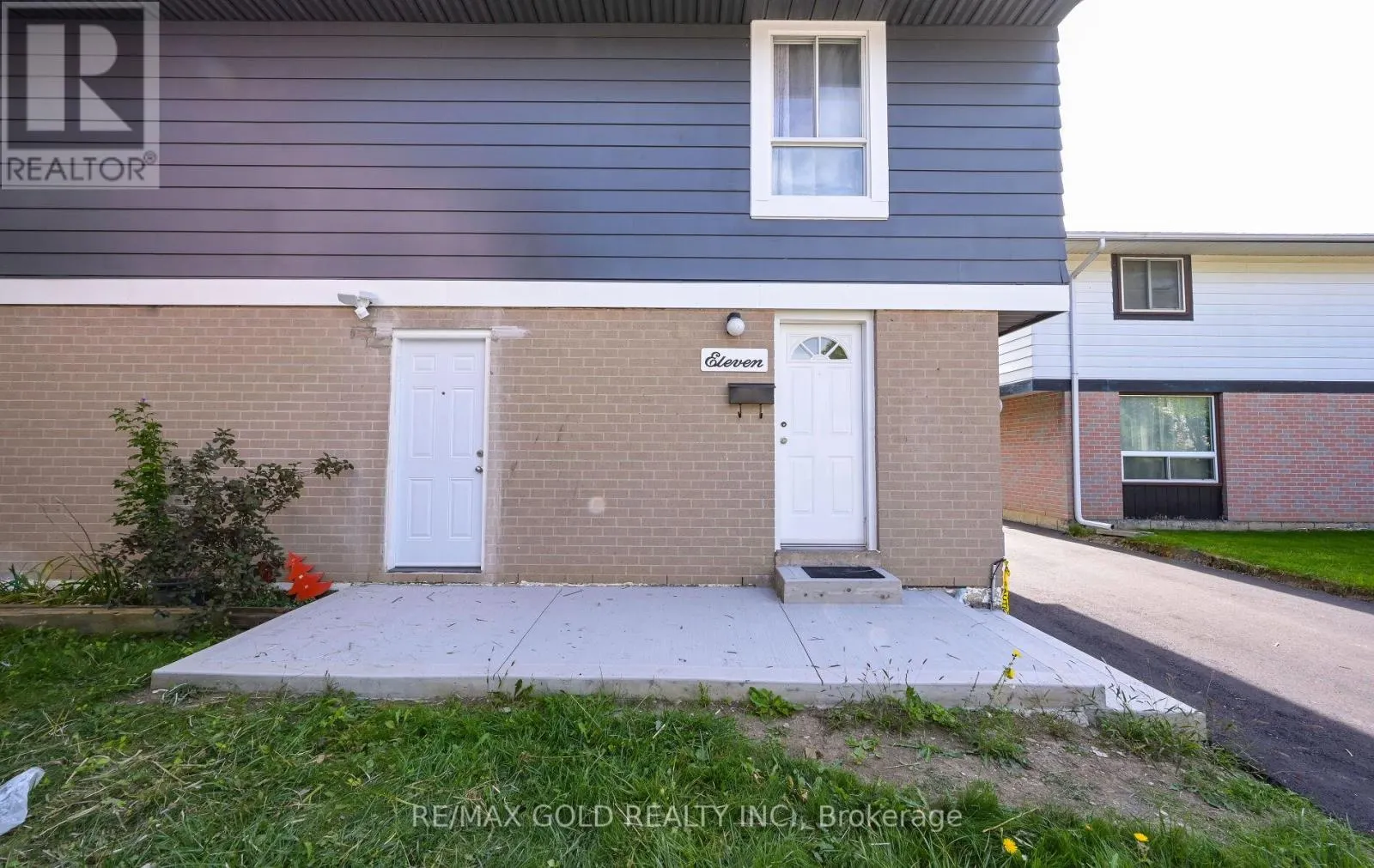 11 HURONIA COURT