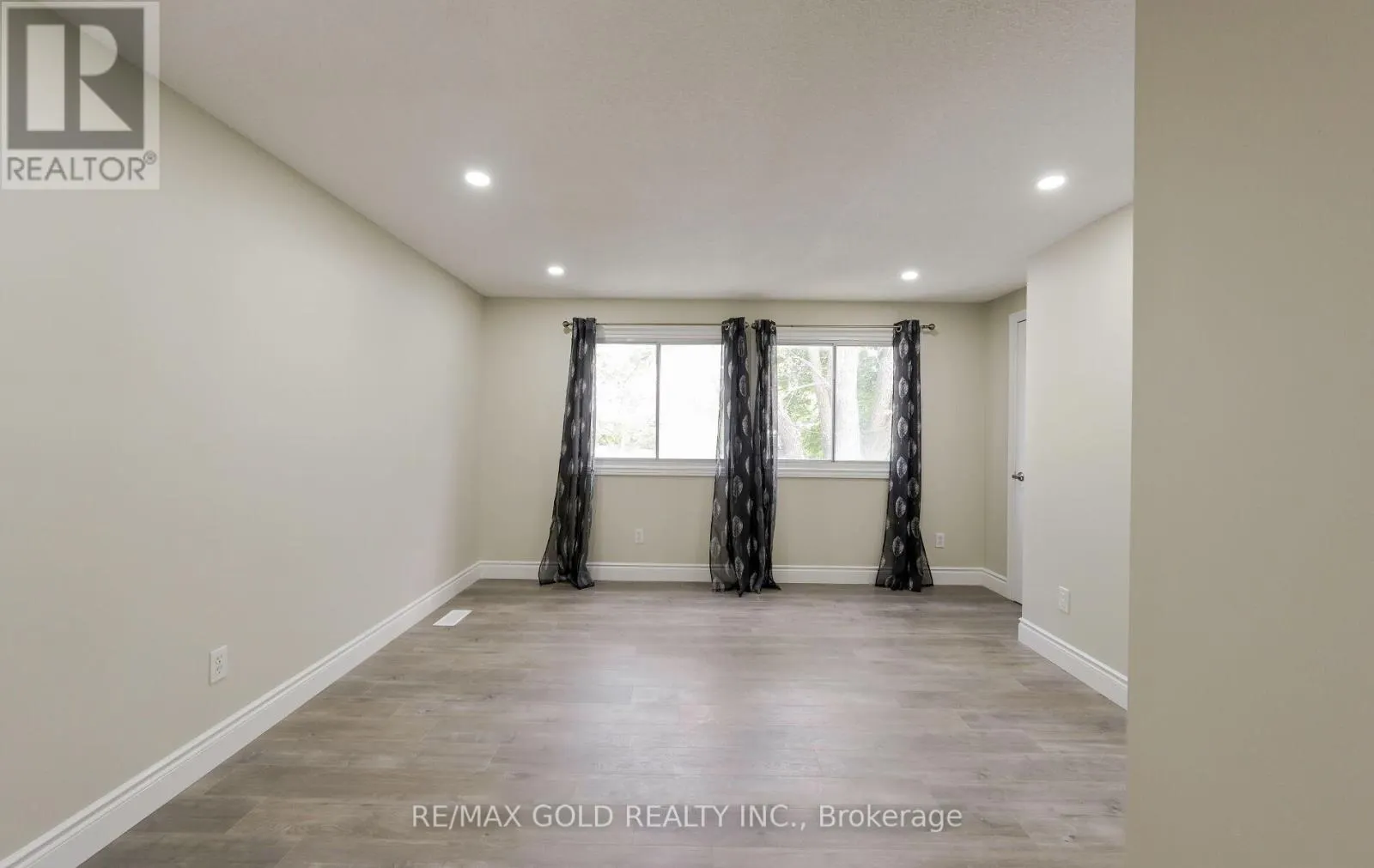 11 HURONIA COURT