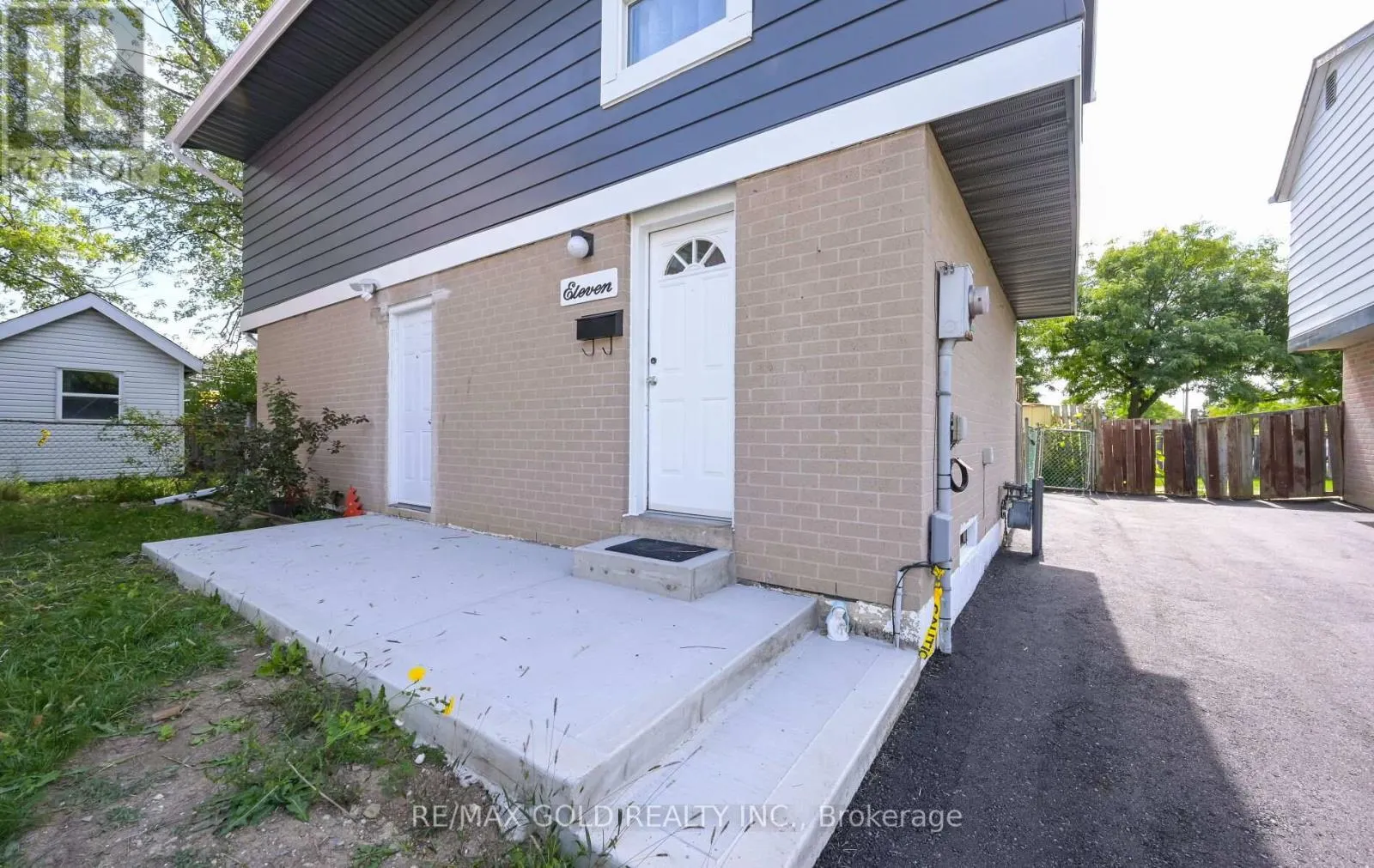 11 HURONIA COURT