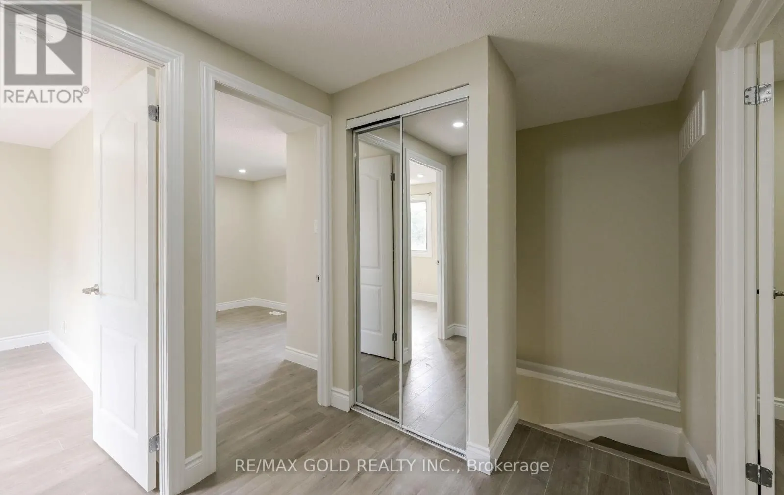 11 HURONIA COURT