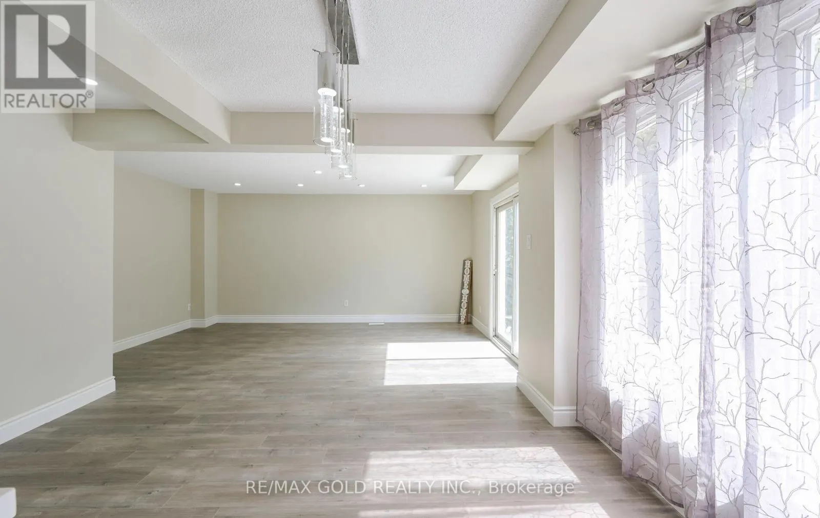 11 HURONIA COURT