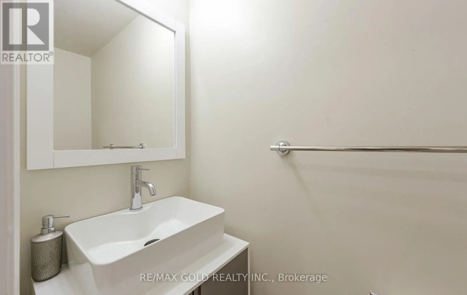 11 HURONIA COURT