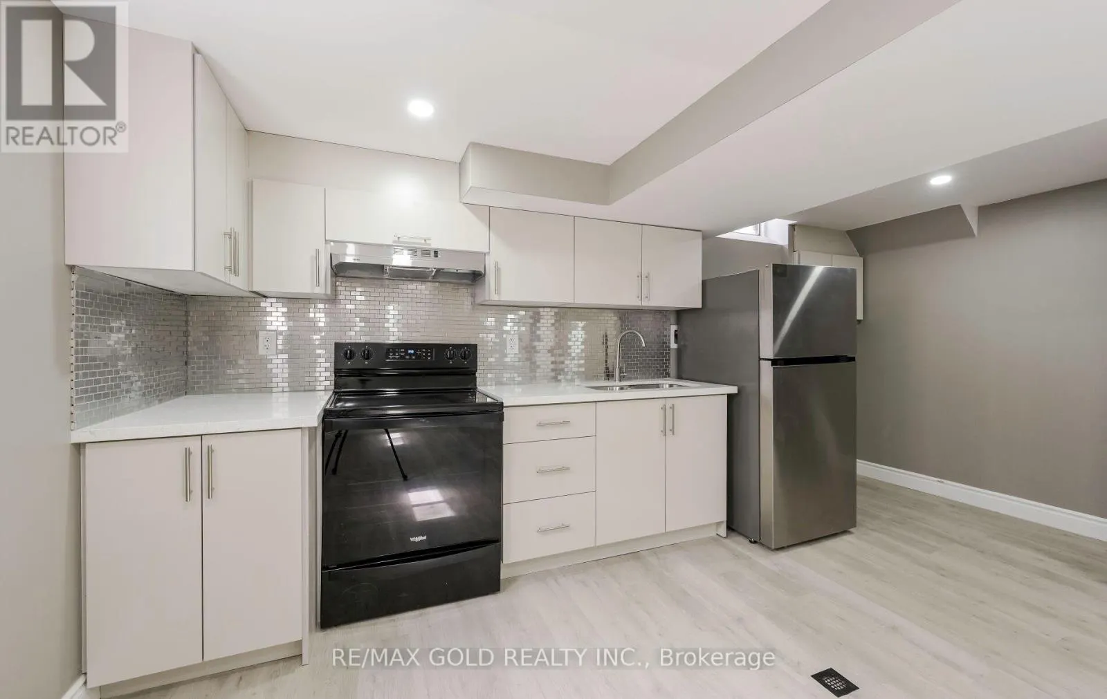 11 HURONIA COURT