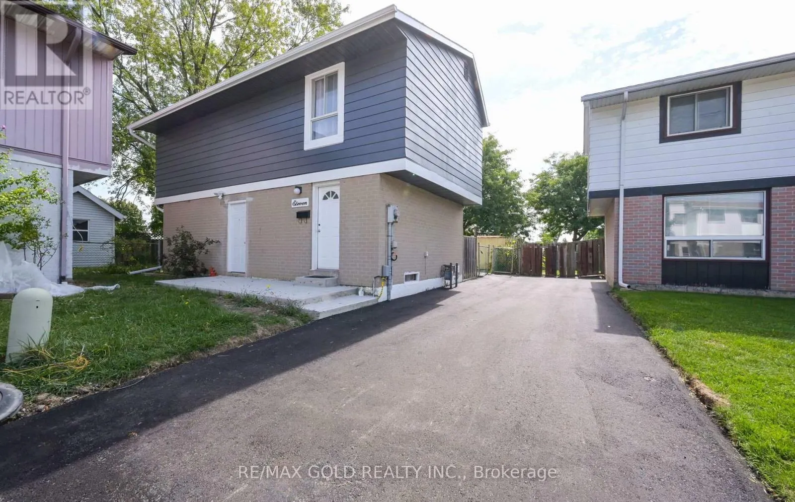 11 HURONIA COURT