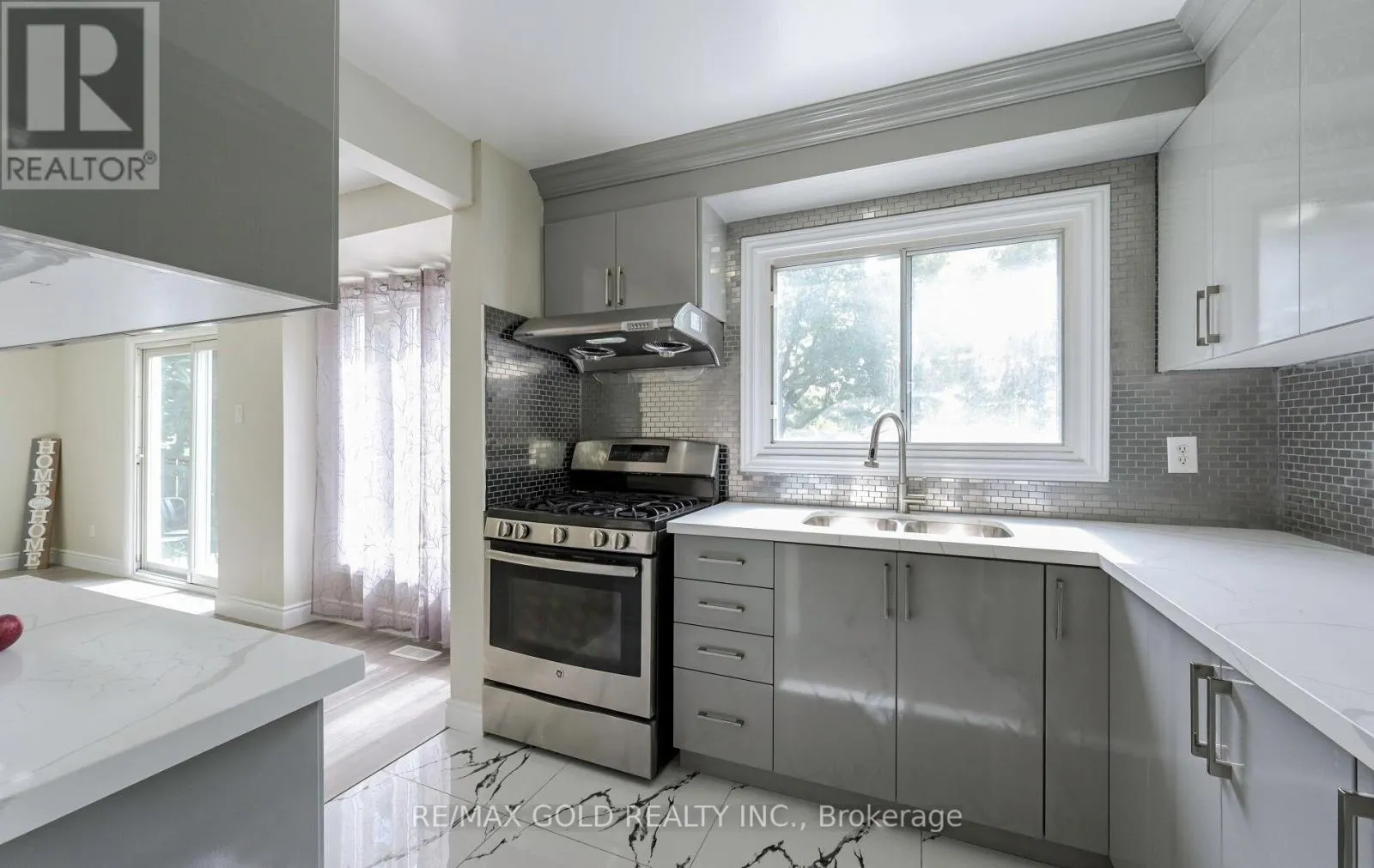 11 HURONIA COURT