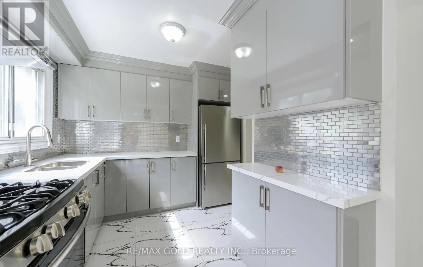 11 HURONIA COURT
