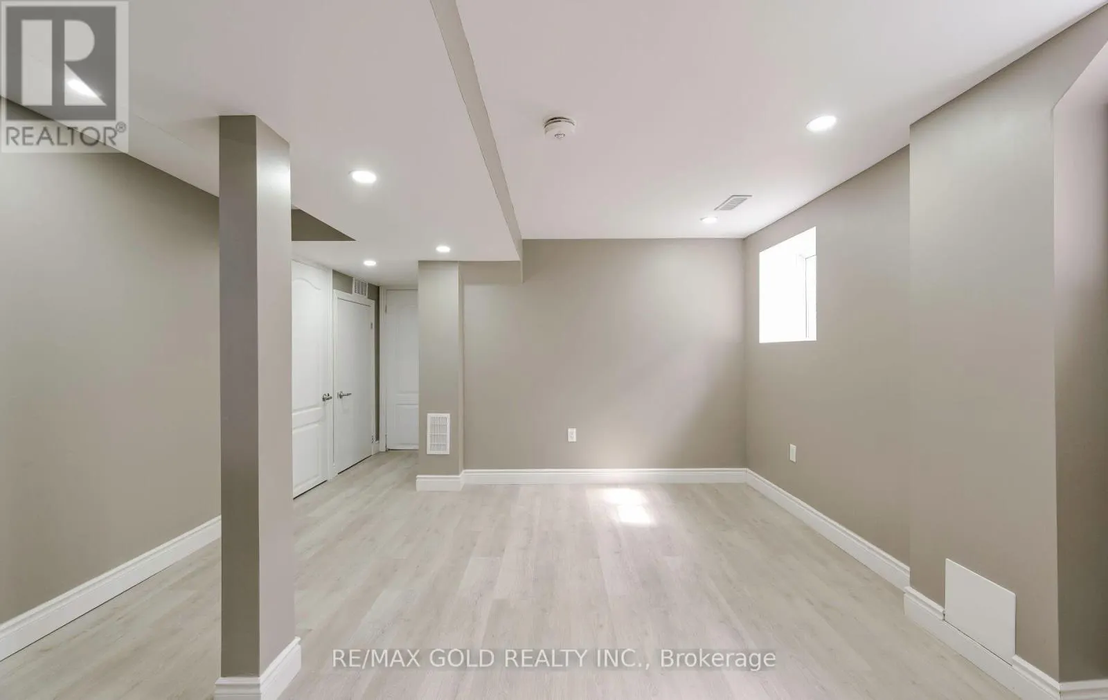 11 HURONIA COURT