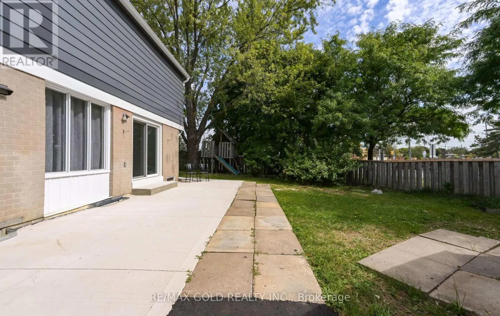 11 HURONIA COURT