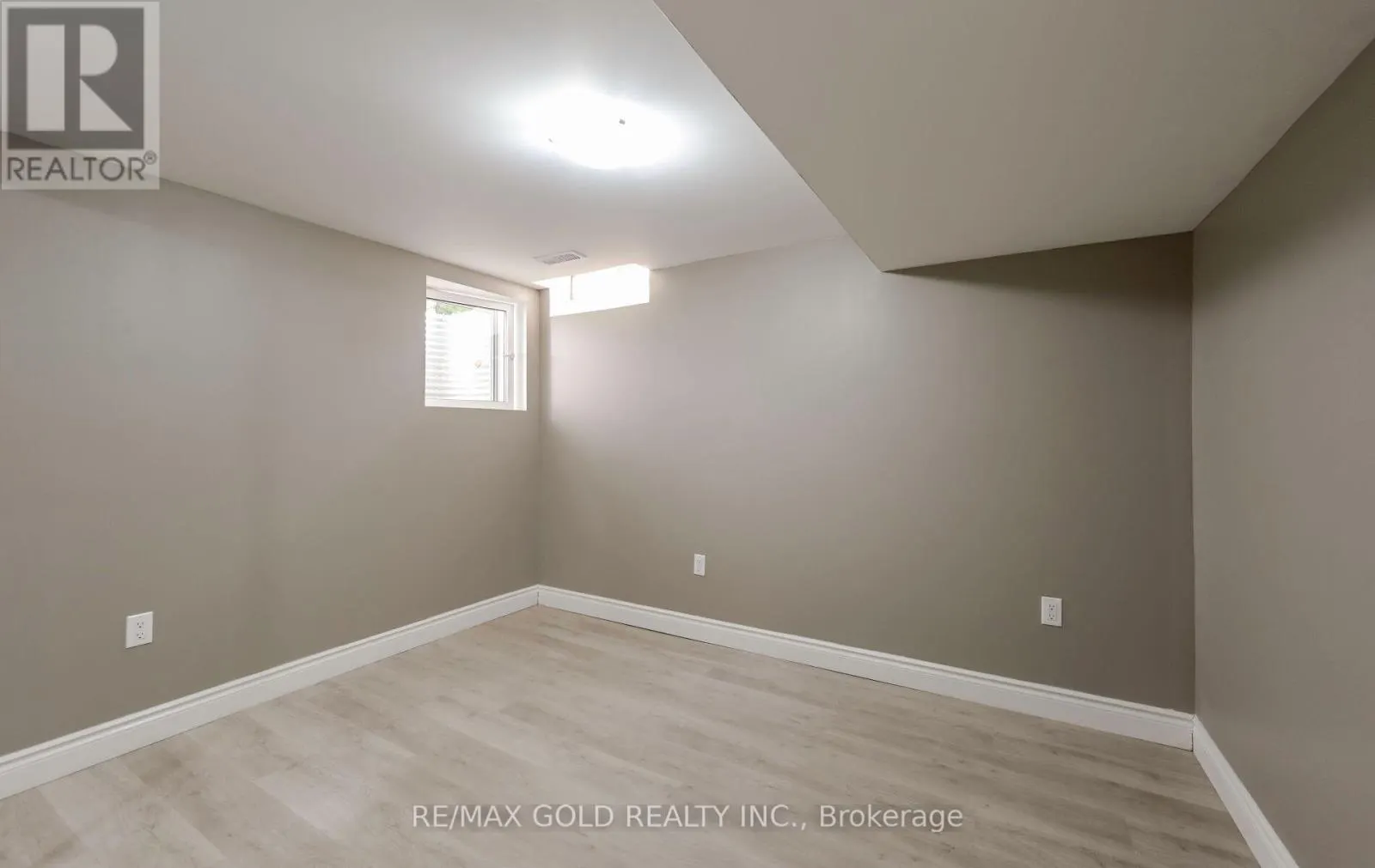 11 HURONIA COURT