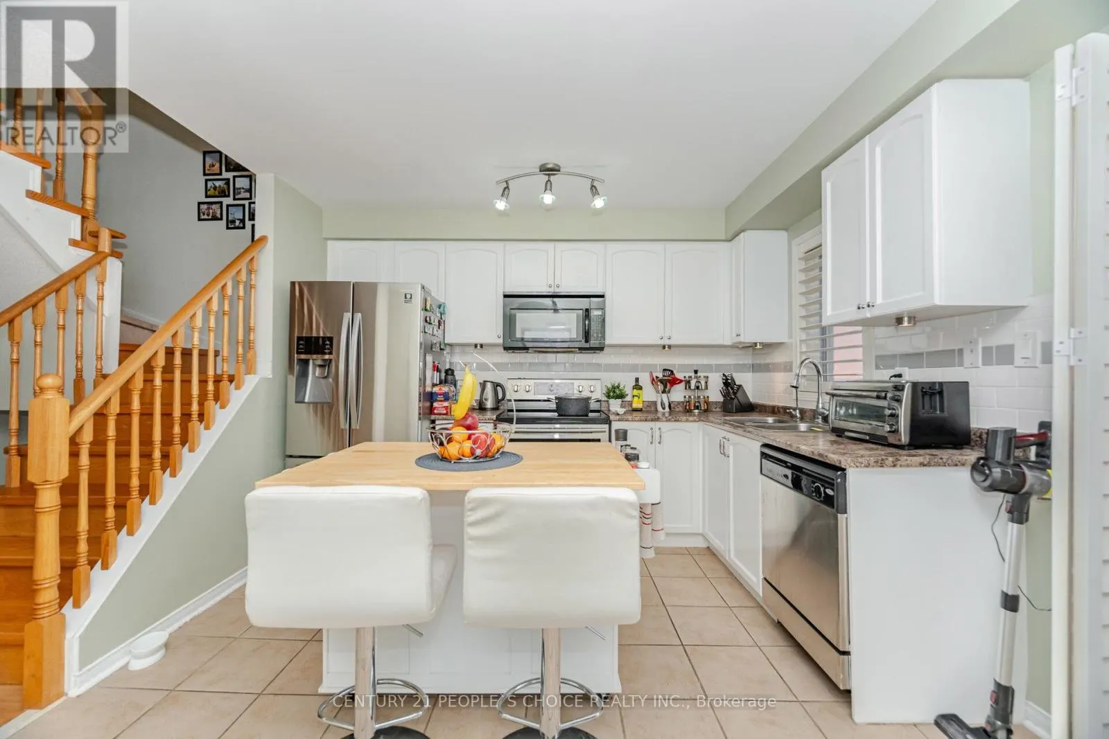 7055 FAIRMEADOW CRESCENT