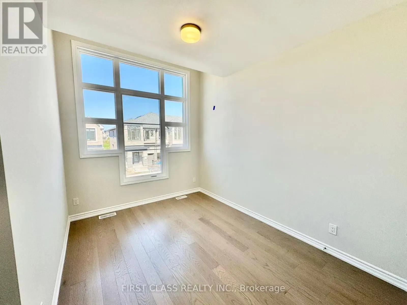 1199 DARTMOUTH CRESCENT