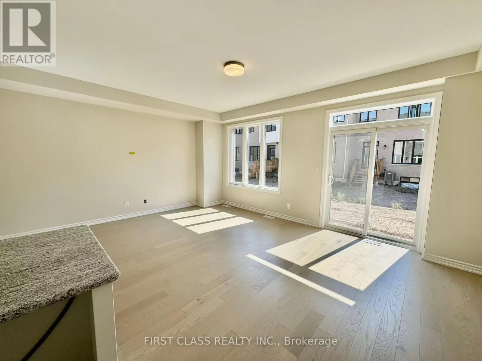 1199 DARTMOUTH CRESCENT