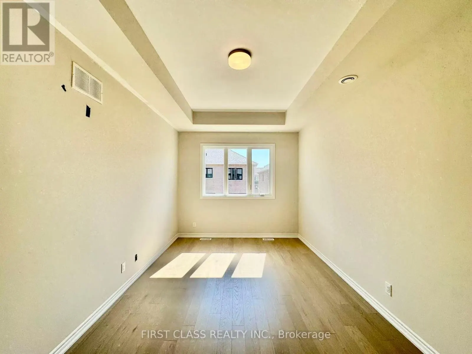 1199 DARTMOUTH CRESCENT