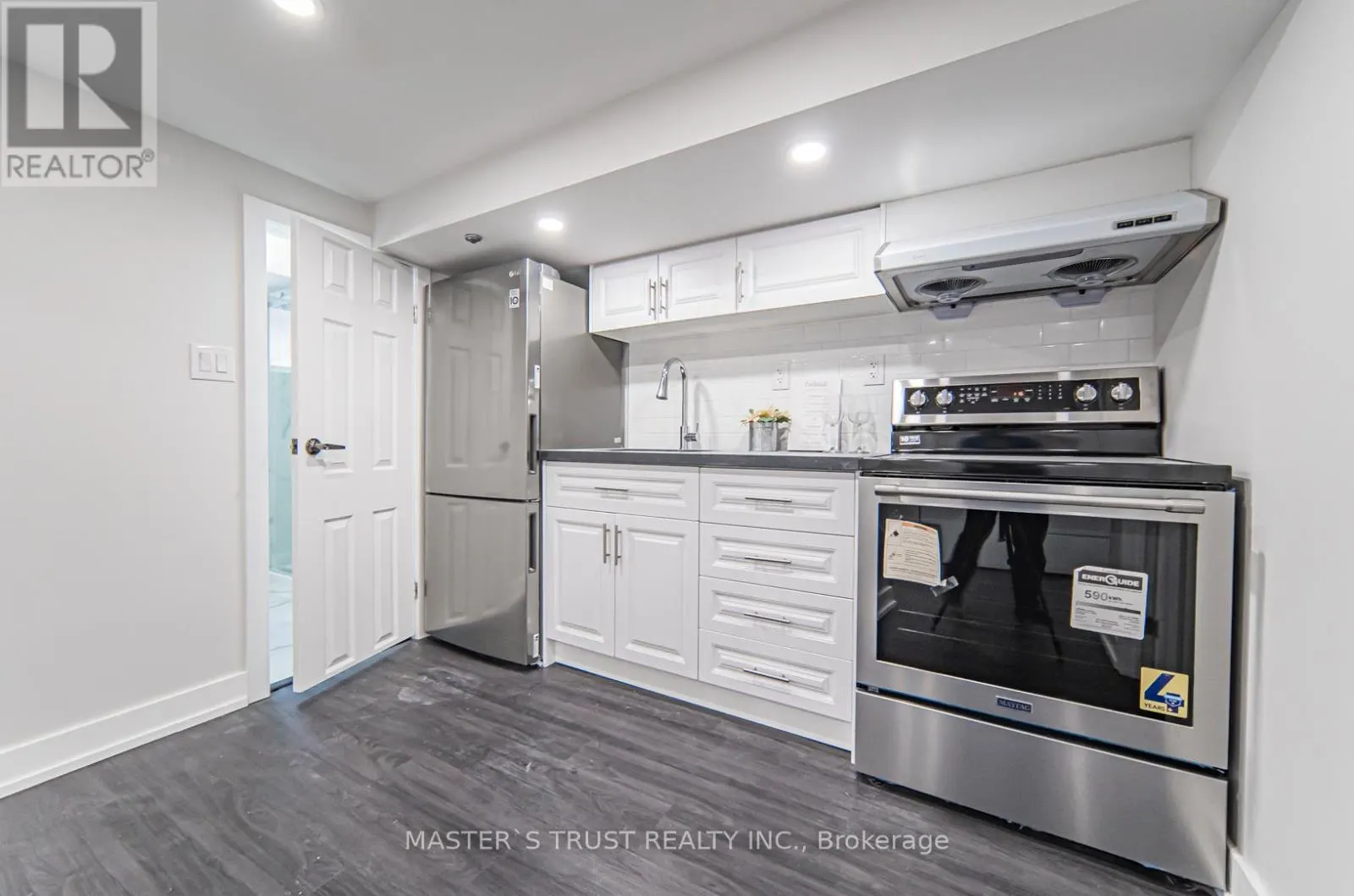 613 OLD WESTON ROAD S