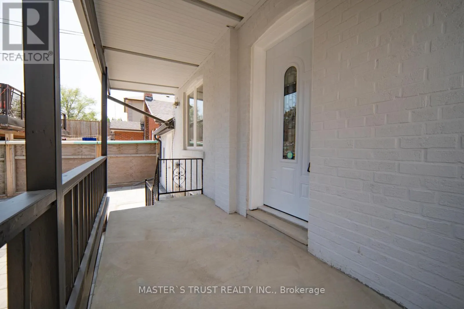 613 OLD WESTON ROAD S