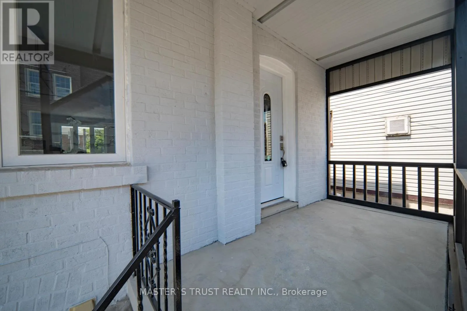 613 OLD WESTON ROAD S