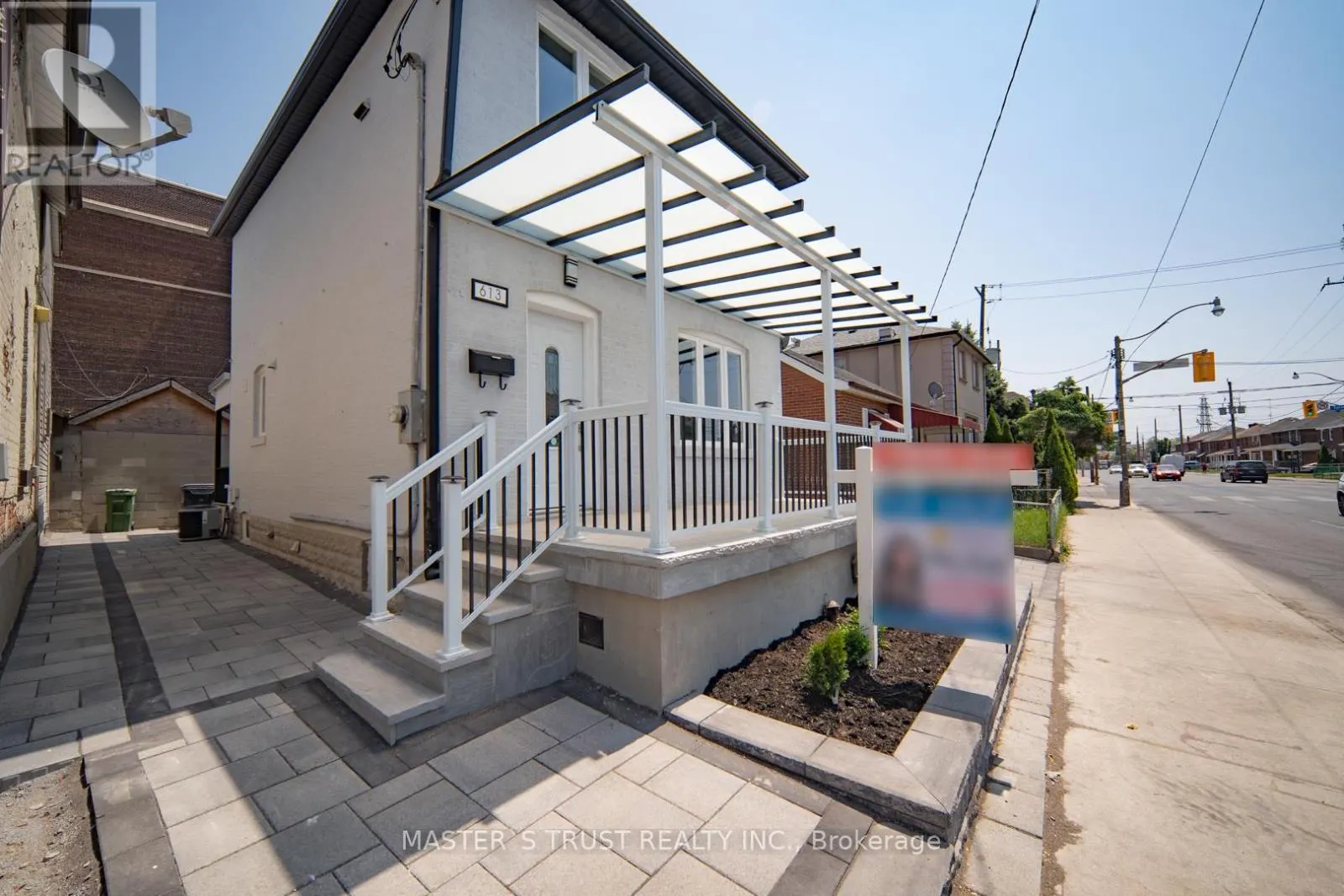 613 OLD WESTON ROAD S