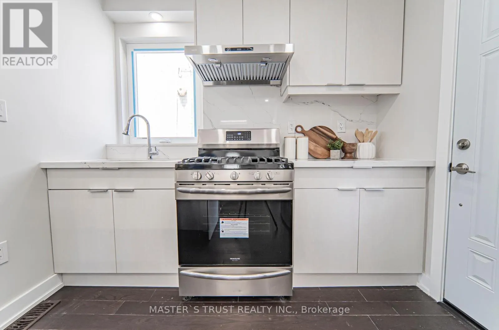 613 OLD WESTON ROAD S