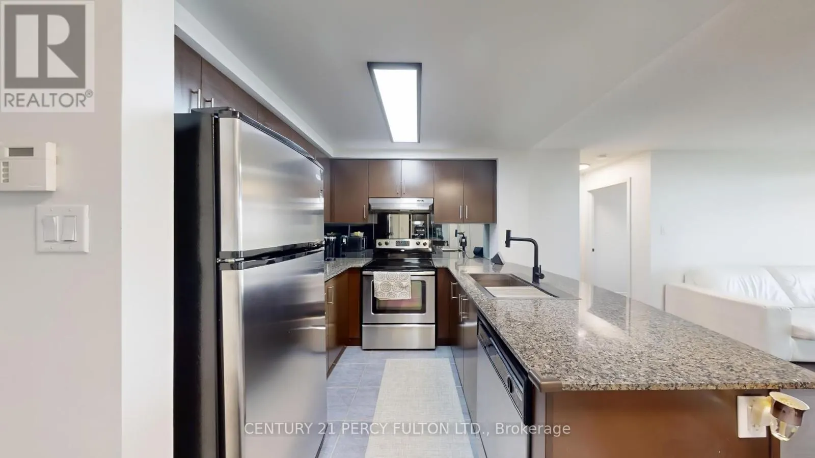 1612 - 9 GEORGE STREET N