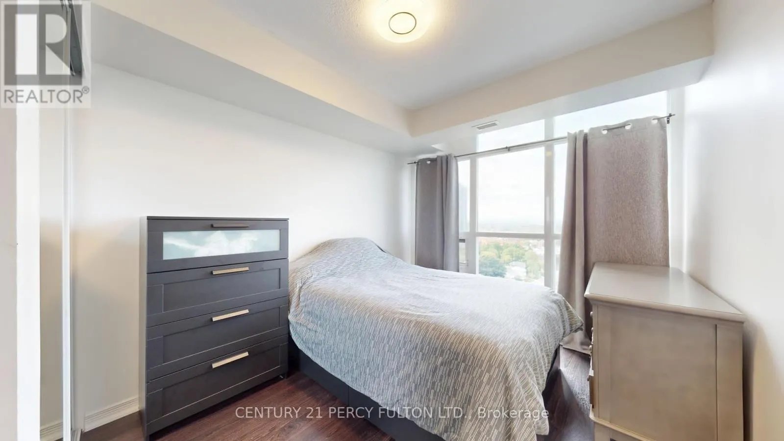 1612 - 9 GEORGE STREET N