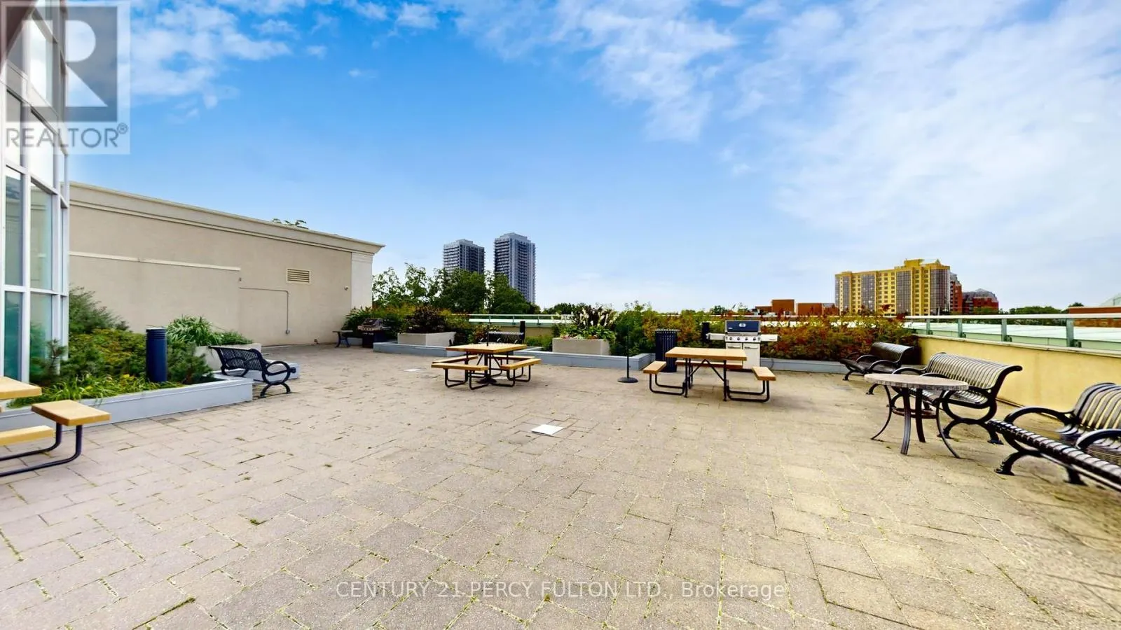 1612 - 9 GEORGE STREET N