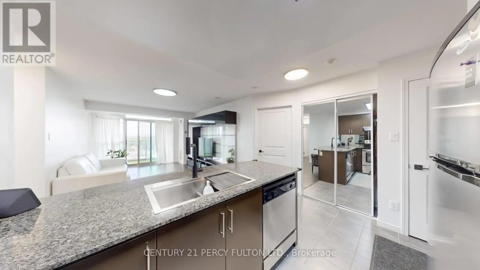 1612 - 9 GEORGE STREET N