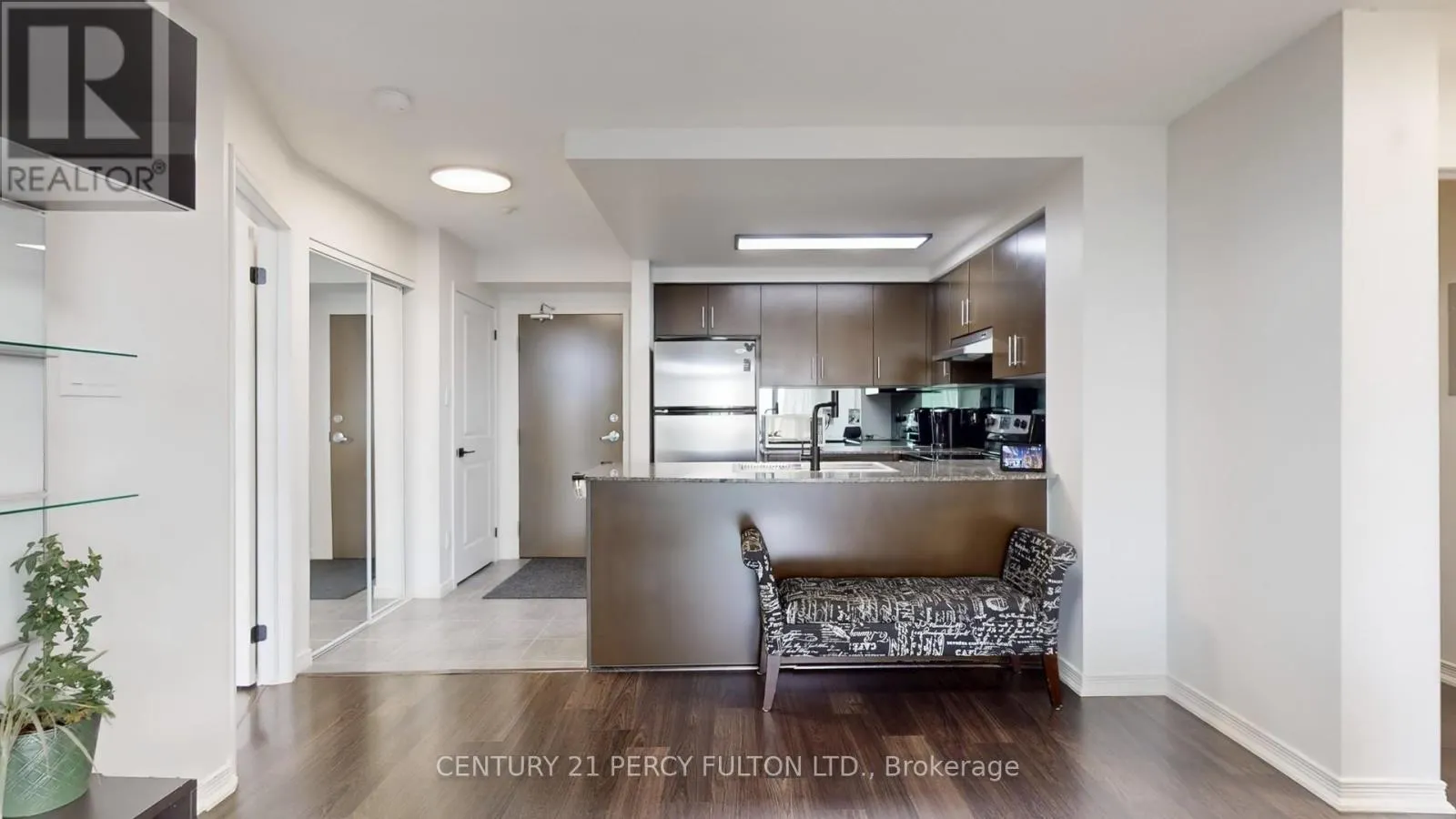 1612 - 9 GEORGE STREET N