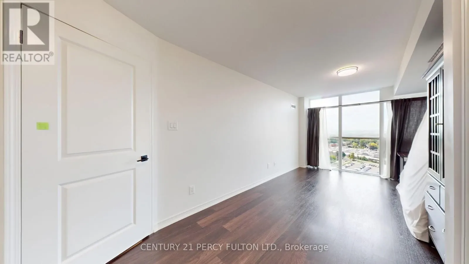 1612 - 9 GEORGE STREET N